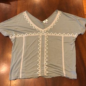 Old Navy Embroidered V-Neck Top Size XL